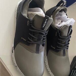 NWT men’s True Golf shoes 11 Gray and Black Men's Shoes